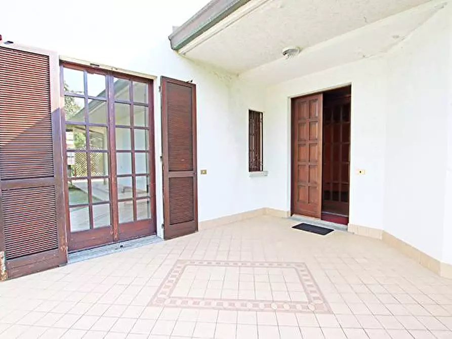 Immagine 6 di Villa in vendita  in via ippolito nievo a Mozzo