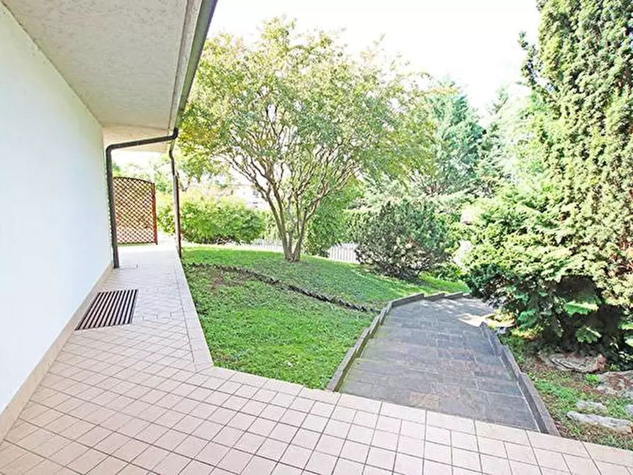 Immagine 7 di Villa in vendita  in via ippolito nievo a Mozzo