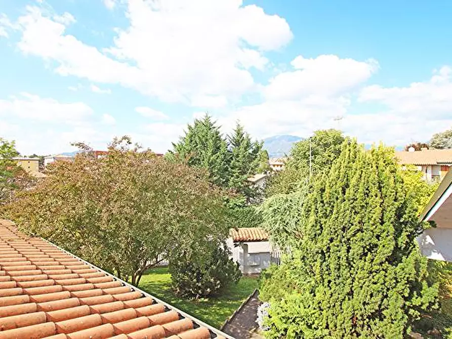 Immagine 8 di Villa in vendita  in via ippolito nievo a Mozzo