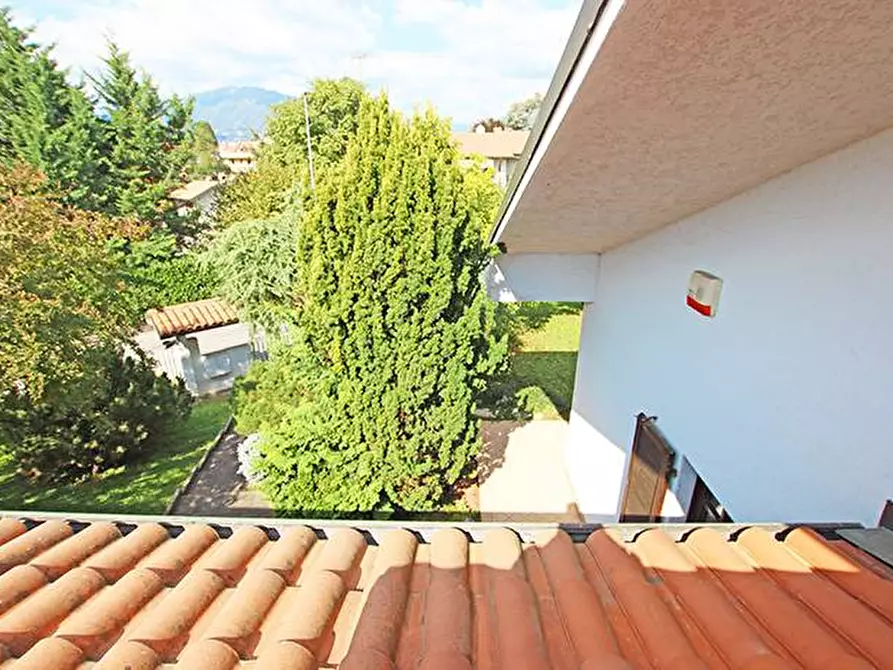 Immagine 9 di Villa in vendita  in via ippolito nievo a Mozzo