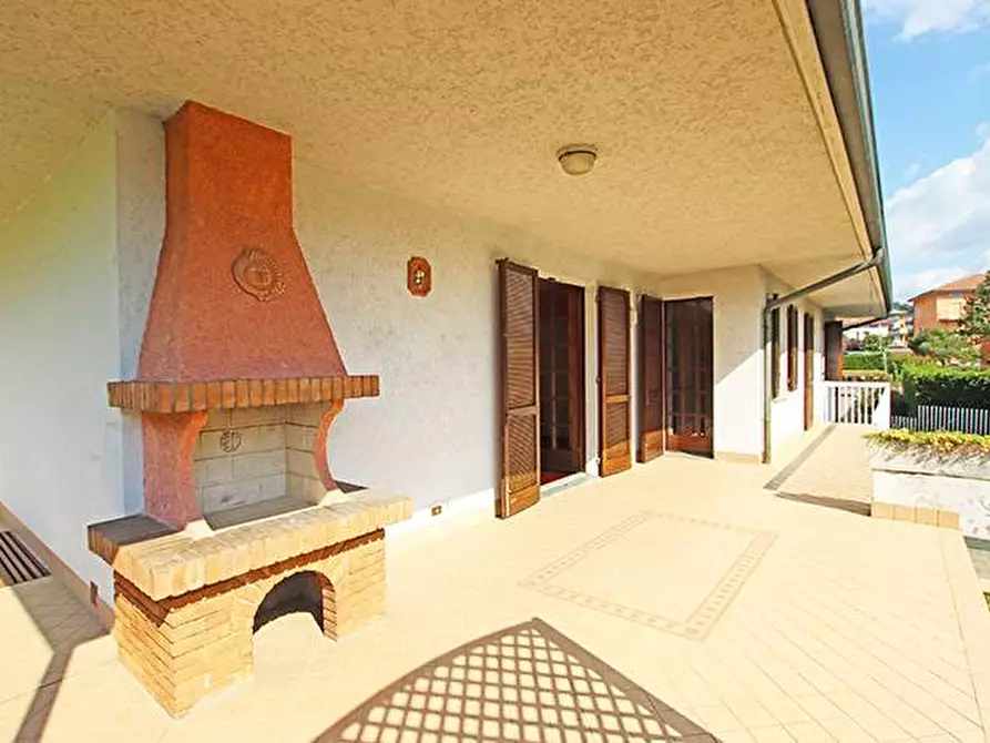 Immagine 12 di Villa in vendita  in via ippolito nievo a Mozzo