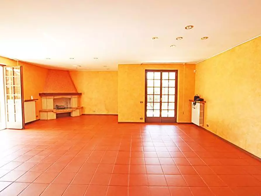 Immagine 13 di Villa in vendita  in via ippolito nievo a Mozzo