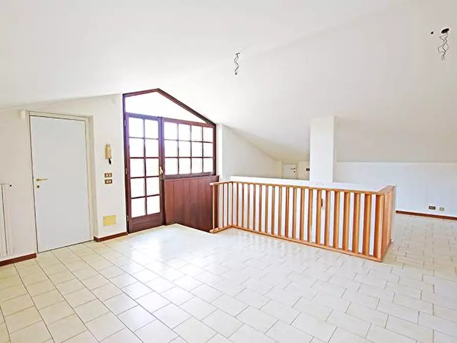 Immagine 28 di Villa in vendita  in via ippolito nievo a Mozzo