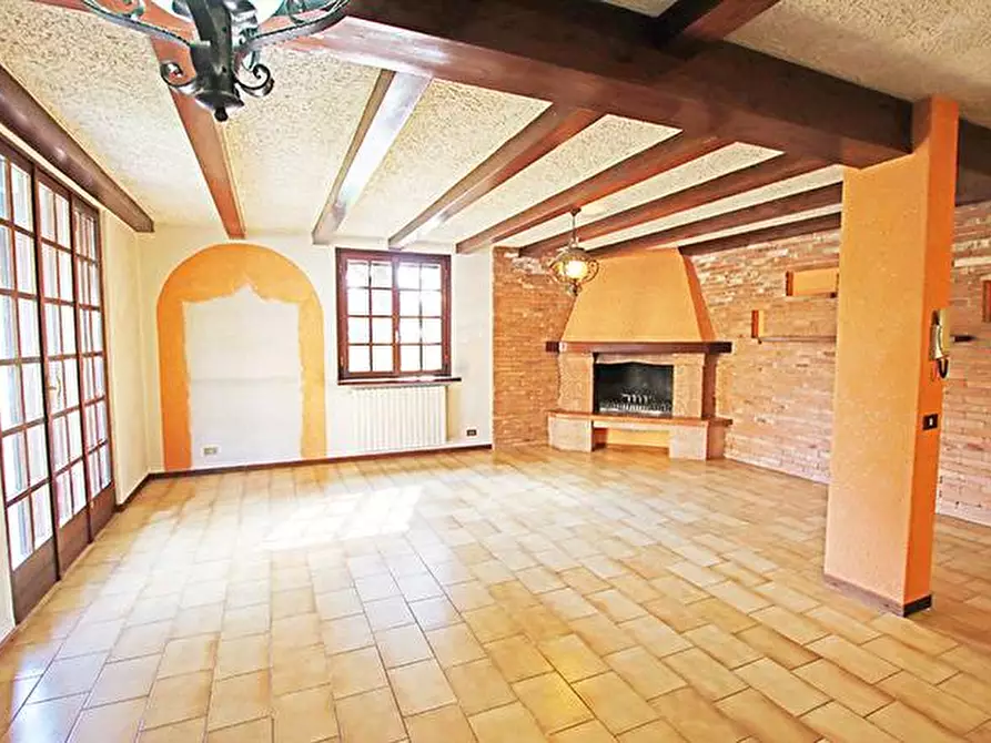 Immagine 32 di Villa in vendita  in via ippolito nievo a Mozzo