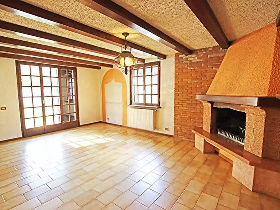 Immagine 33 di Villa in vendita  in via ippolito nievo a Mozzo