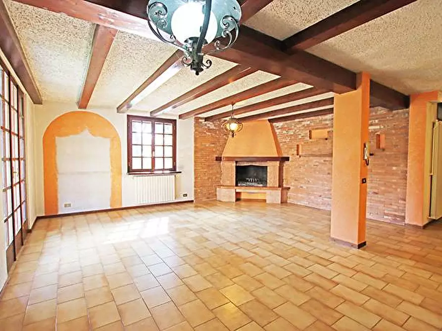 Immagine 35 di Villa in vendita  in via ippolito nievo a Mozzo