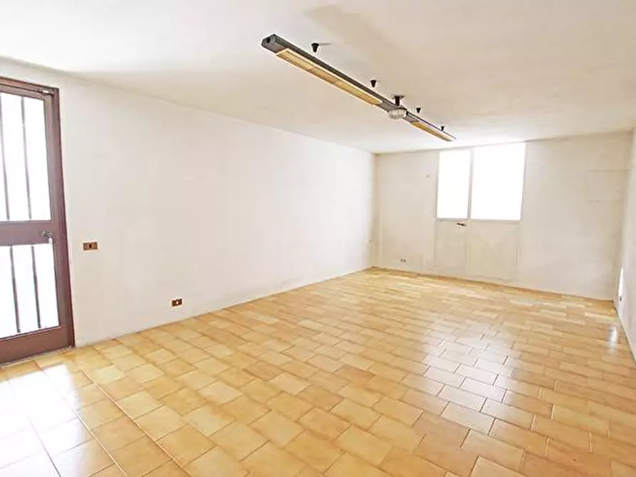 Immagine 37 di Villa in vendita  in via ippolito nievo a Mozzo