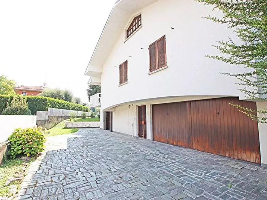 Immagine 39 di Villa in vendita  in via ippolito nievo a Mozzo
