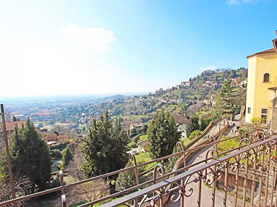 Immagine 1 di Casa indipendente in vendita  in via Borgo Canale a Bergamo