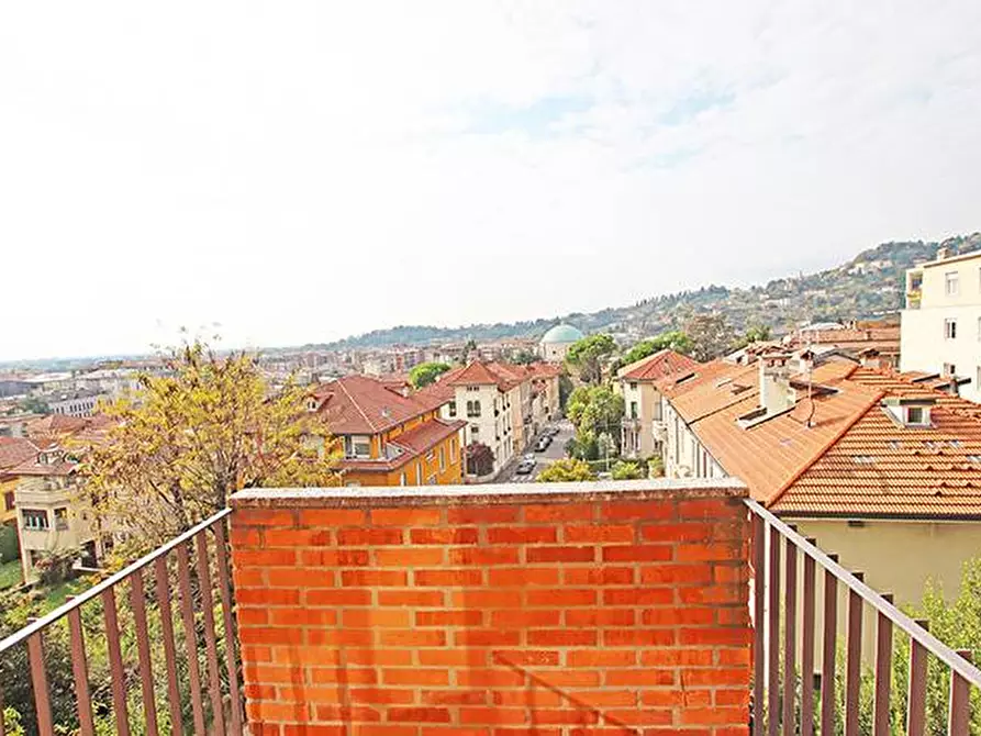 Immagine 11 di Appartamento in vendita  in via garibaldi a Bergamo
