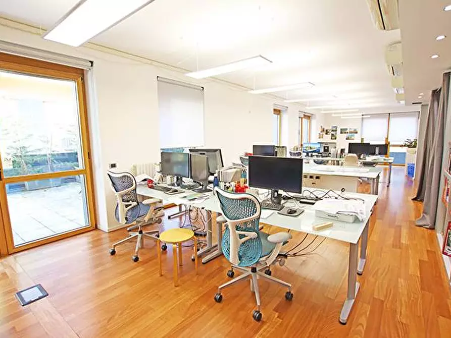 Immagine 33 di Ufficio in affitto  in Viale Vittorio Emanuele Ii a Bergamo