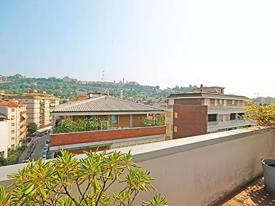 Immagine 1 di Attico in vendita  in via panseri a Bergamo