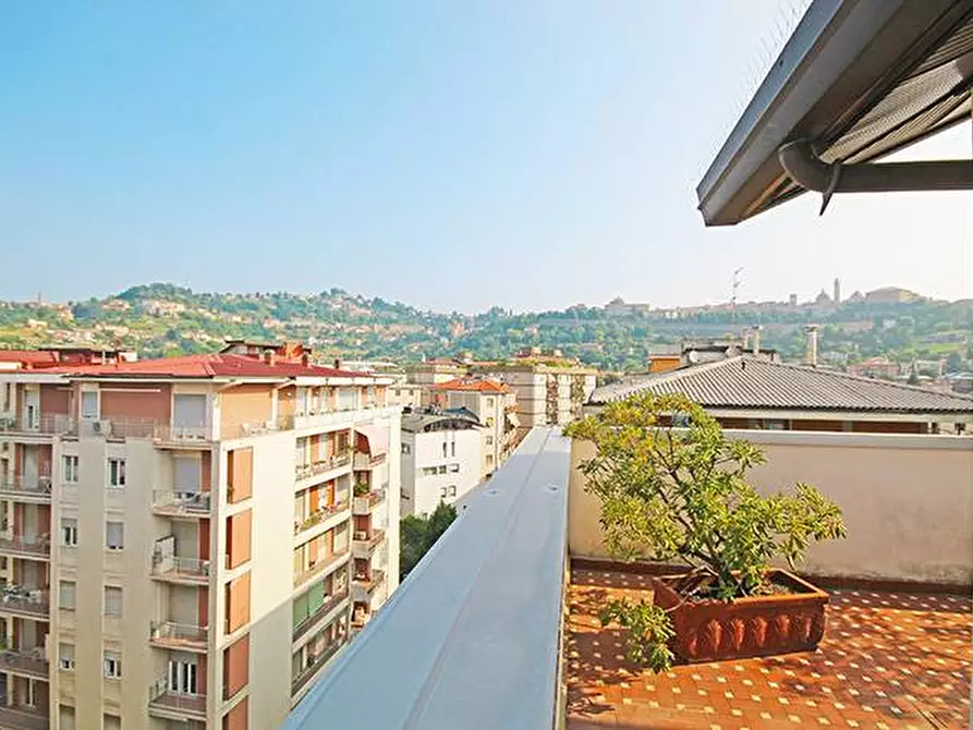 Immagine 5 di Attico in vendita  in via panseri a Bergamo