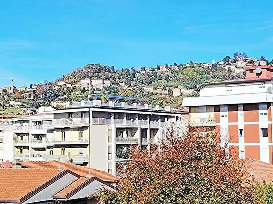 Immagine 3 di Appartamento in vendita  in via mazzini a Bergamo