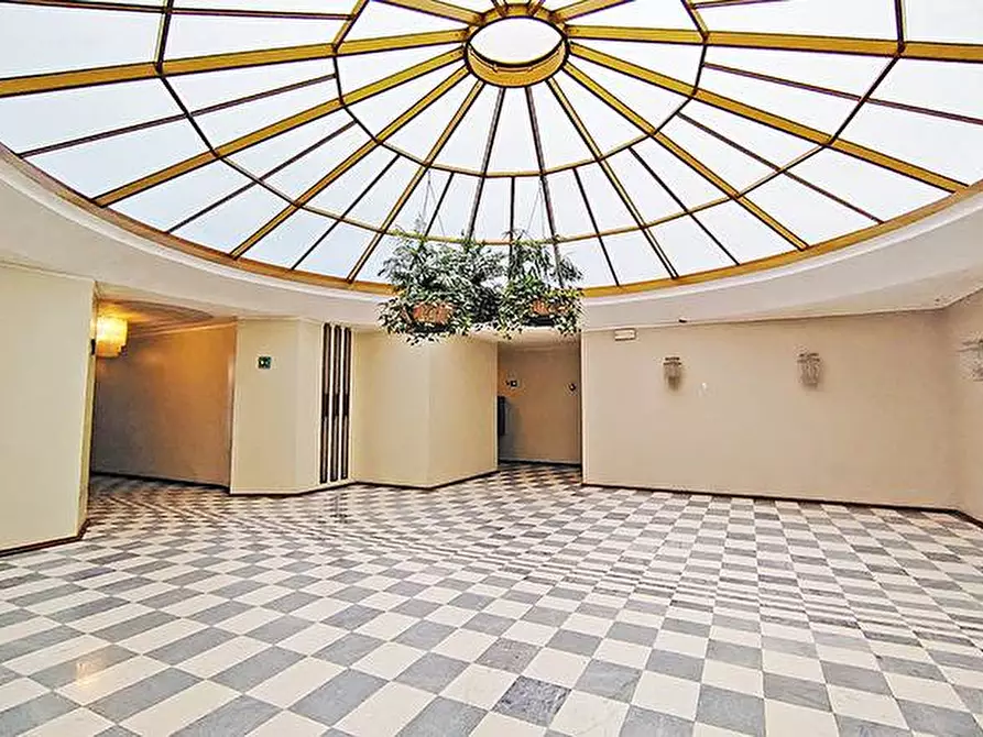 Immagine 16 di Appartamento in vendita  in via mazzini a Bergamo