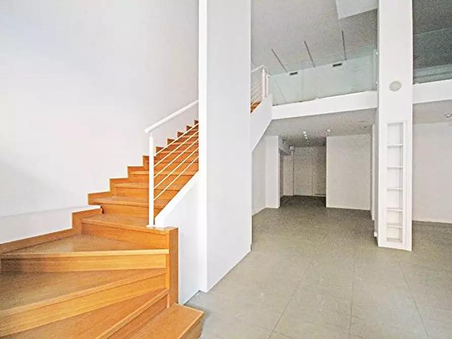 Immagine 3 di Negozio in affitto  in via S. Orsola a Bergamo