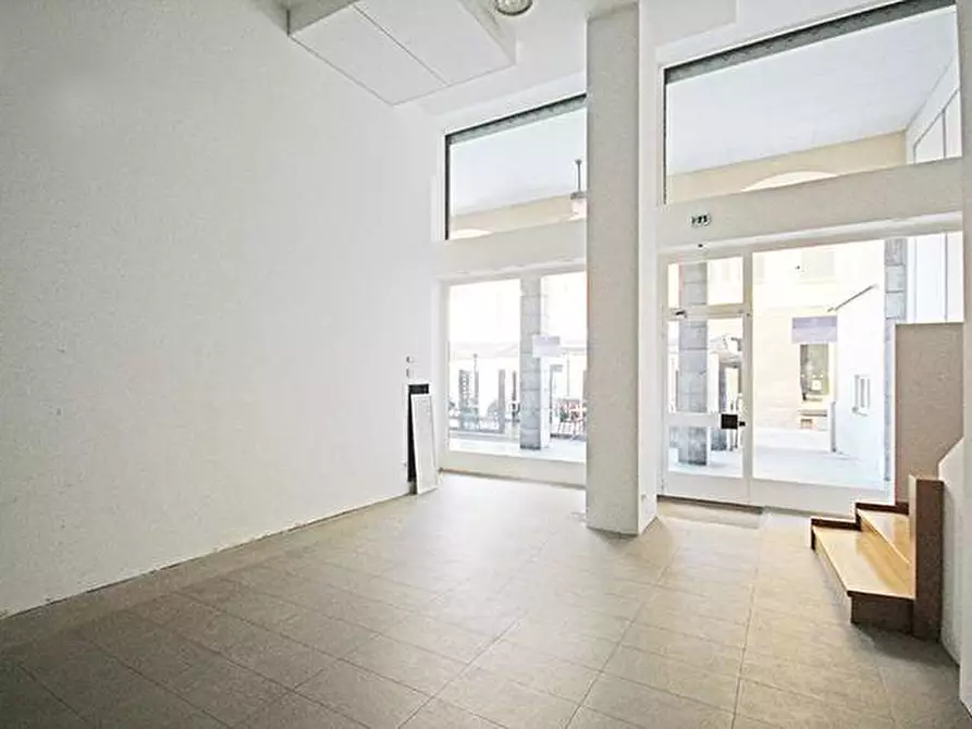 Immagine 4 di Negozio in affitto  in via S. Orsola a Bergamo