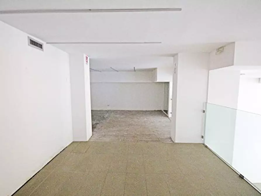 Immagine 9 di Negozio in affitto  in via S. Orsola a Bergamo