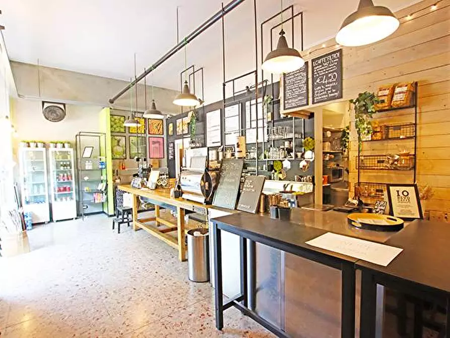 Immagine 6 di Negozio in affitto  in via caniana a Bergamo