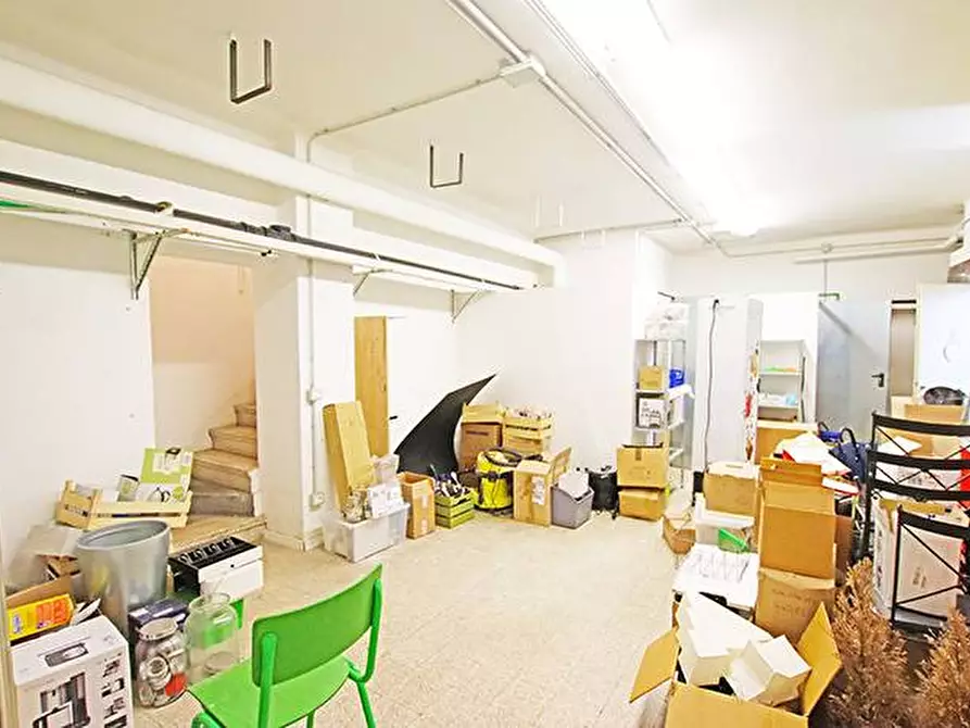 Immagine 9 di Negozio in affitto  in via caniana a Bergamo