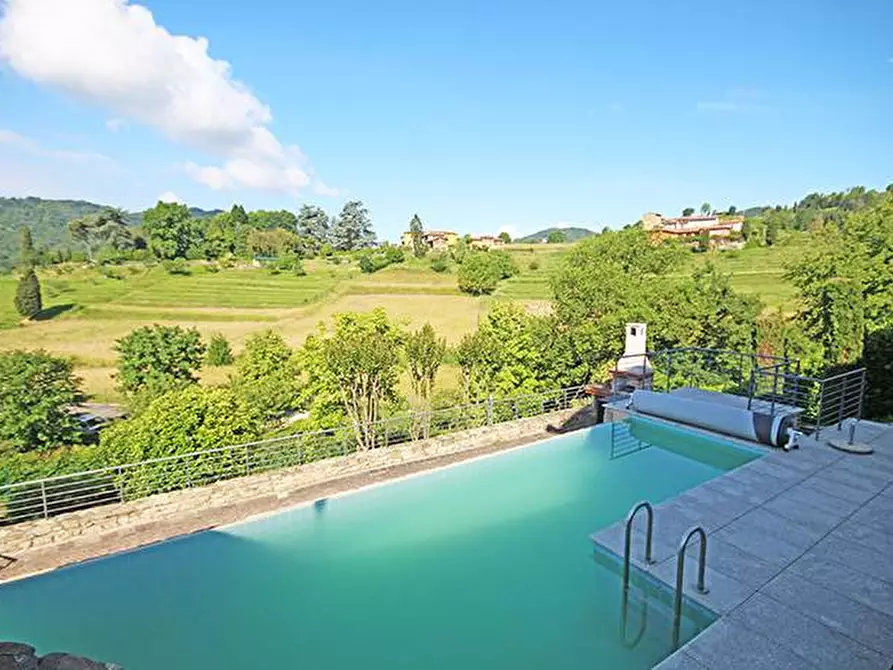 Immagine 11 di Villa in vendita  a Palazzago