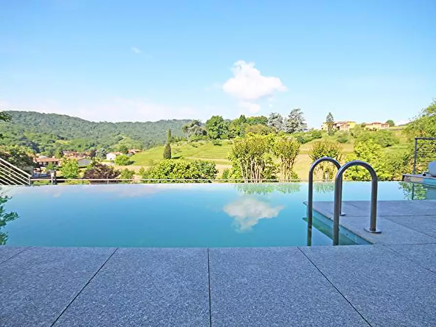 Immagine 8 di Villa in vendita  a Palazzago