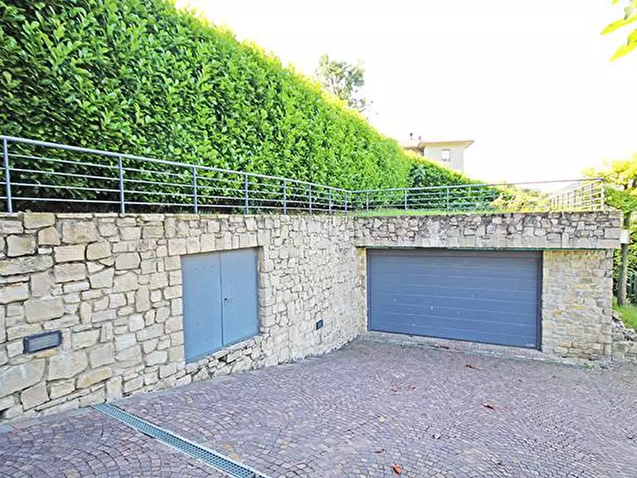 Immagine 34 di Villa in vendita  a Palazzago