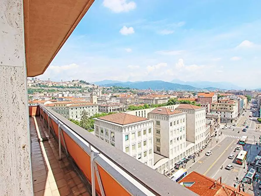 Immagine 2 di Attico in vendita  in via Tiraboschi a Bergamo