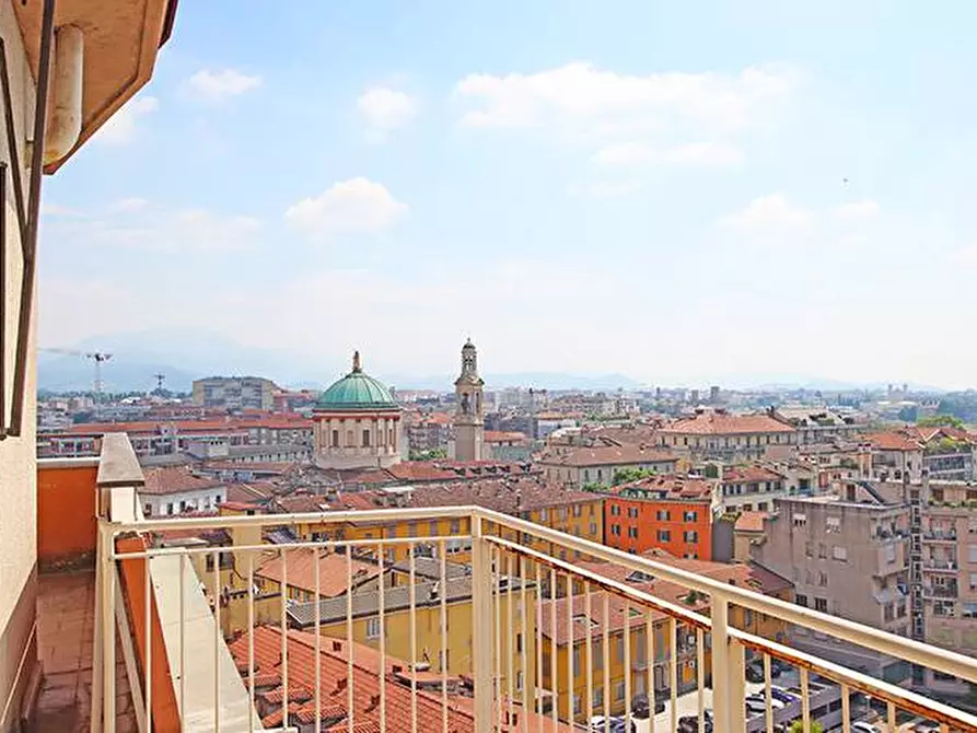 Immagine 9 di Attico in vendita  in via Tiraboschi a Bergamo