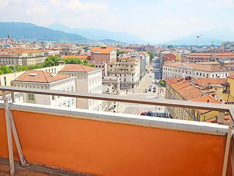 Immagine 10 di Attico in vendita  in via Tiraboschi a Bergamo