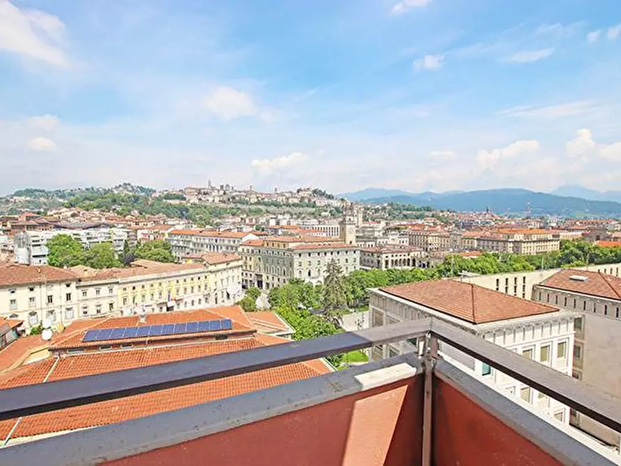 Immagine 11 di Attico in vendita  in via Tiraboschi a Bergamo
