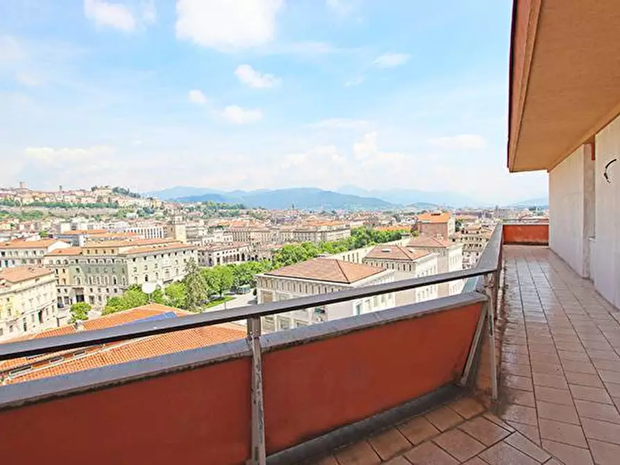 Immagine 4 di Attico in vendita  in via Tiraboschi a Bergamo