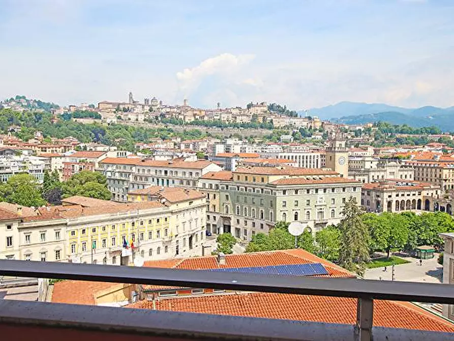 Immagine 12 di Attico in vendita  in via Tiraboschi a Bergamo