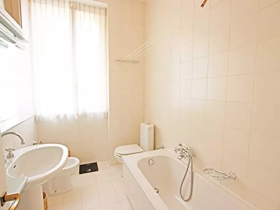 Immagine 25 di Appartamento in vendita  in via tassis a Bergamo