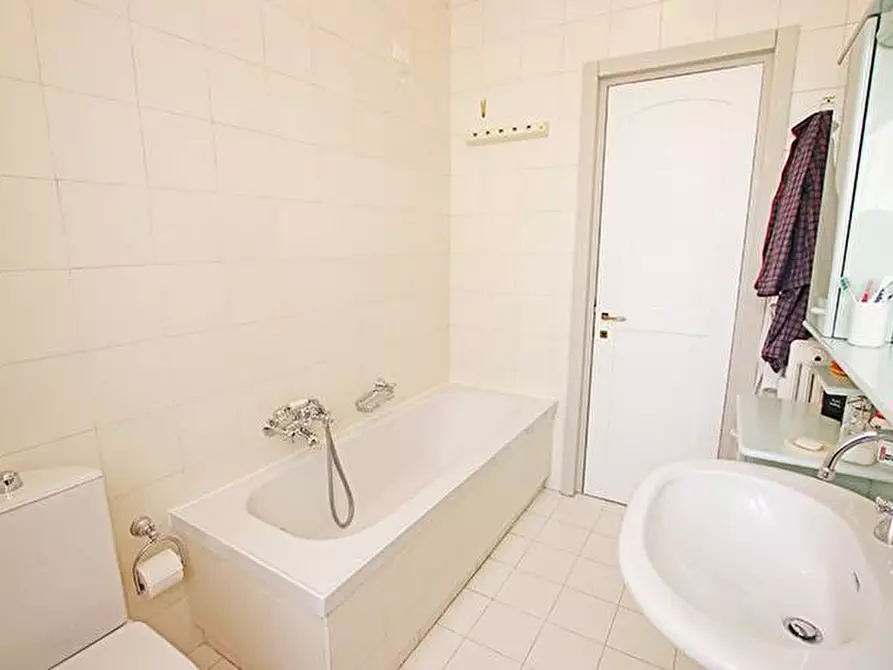 Immagine 26 di Appartamento in vendita  in via tassis a Bergamo