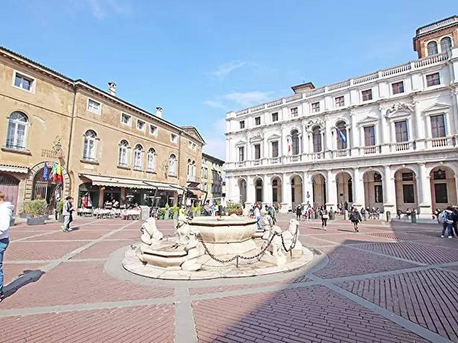 Immagine 31 di Appartamento in vendita  in via tassis a Bergamo