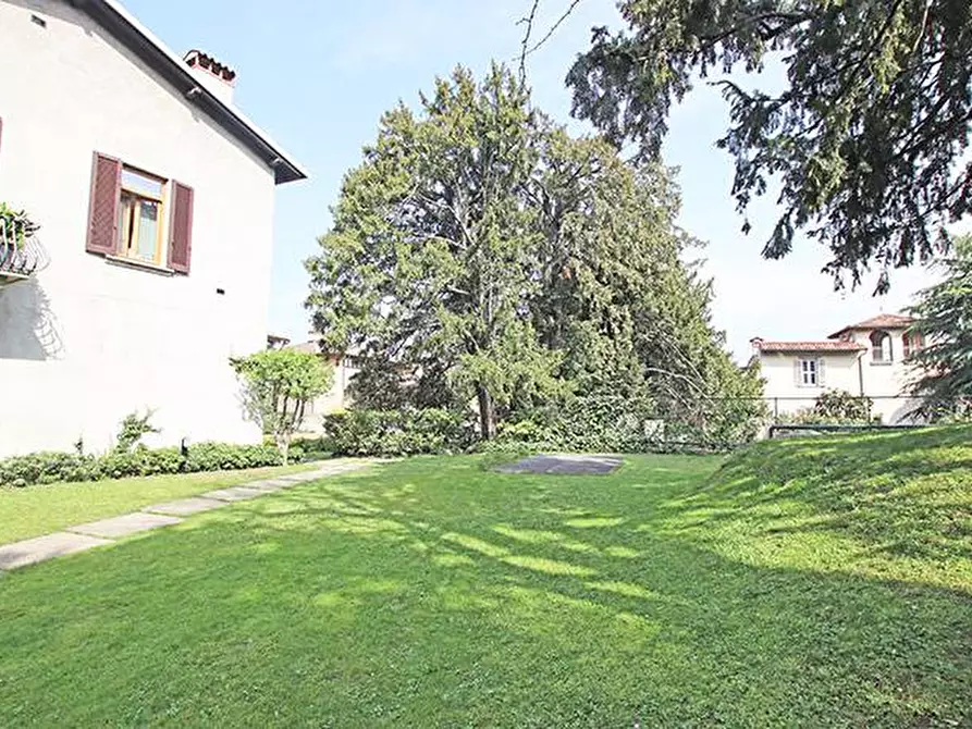 Immagine 4 di Appartamento in vendita  in via tassis a Bergamo