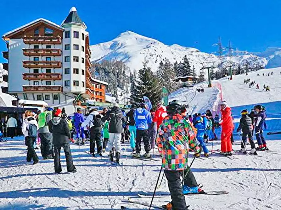 Immagine 21 di Albergo/B&B/Residence in vendita  in via Cortivo a Algua