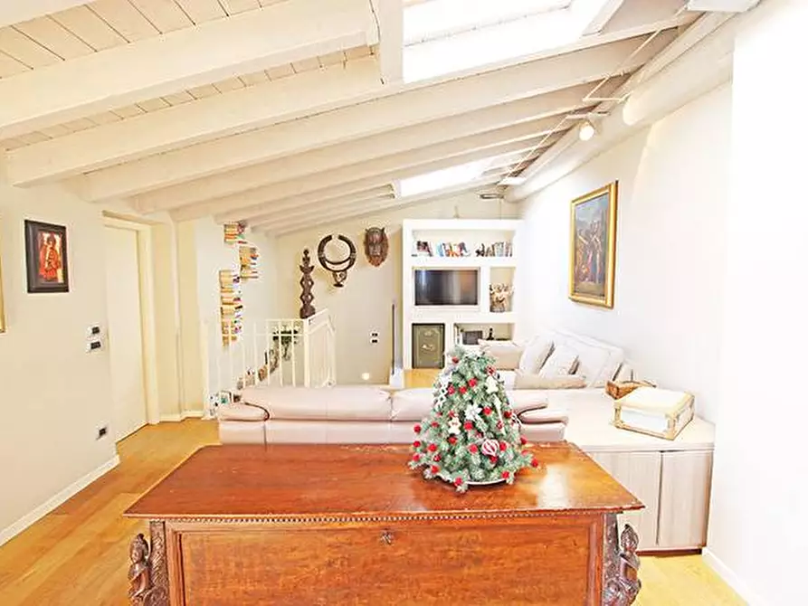 Immagine 11 di Attico in vendita  in via monte a Padenghe Sul Garda