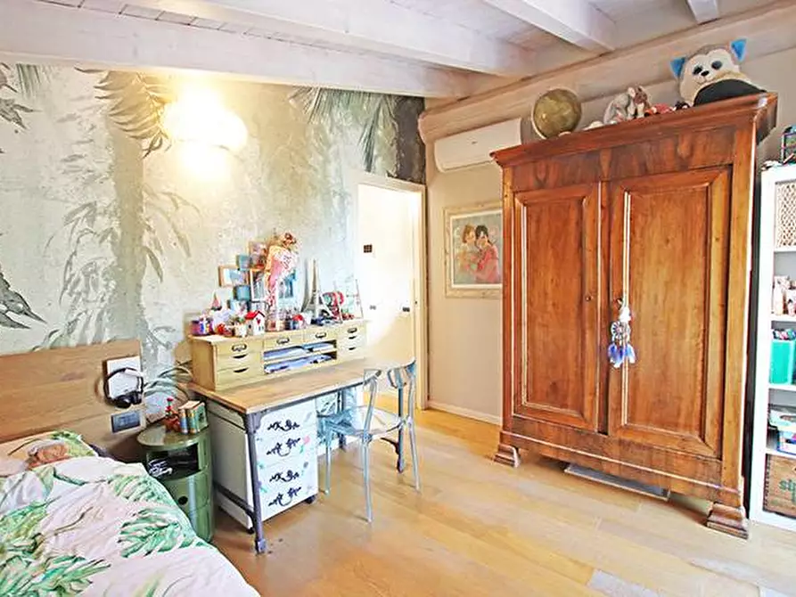 Immagine 25 di Attico in vendita  in via monte a Padenghe Sul Garda