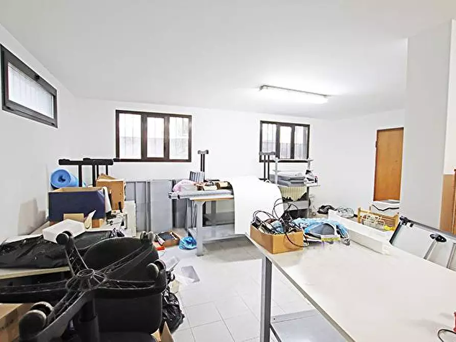 Immagine 1 di Magazzino in vendita  in corso italia 14 a Osio Sotto