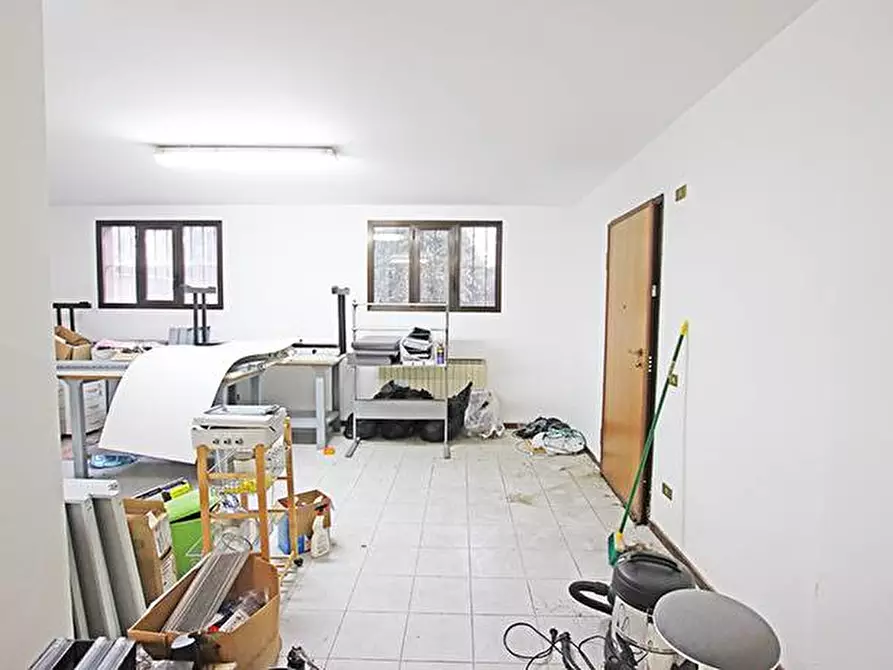 Immagine 2 di Magazzino in vendita  in corso italia 14 a Osio Sotto