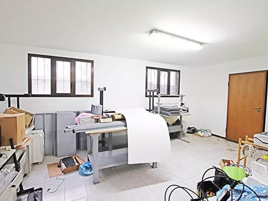 Immagine 3 di Magazzino in vendita  in corso italia 14 a Osio Sotto