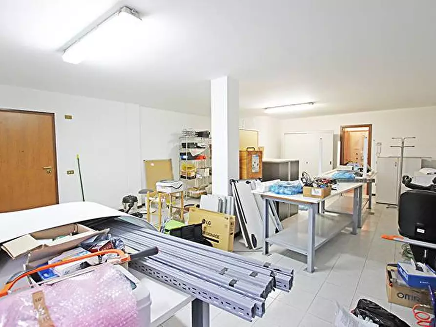 Immagine 4 di Magazzino in vendita  in corso italia 14 a Osio Sotto