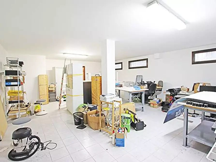 Immagine 5 di Magazzino in vendita  in corso italia 14 a Osio Sotto