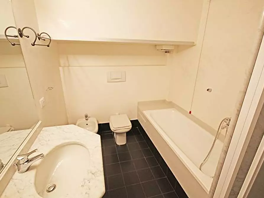 Immagine 13 di Appartamento in affitto  in via rocca a Bergamo