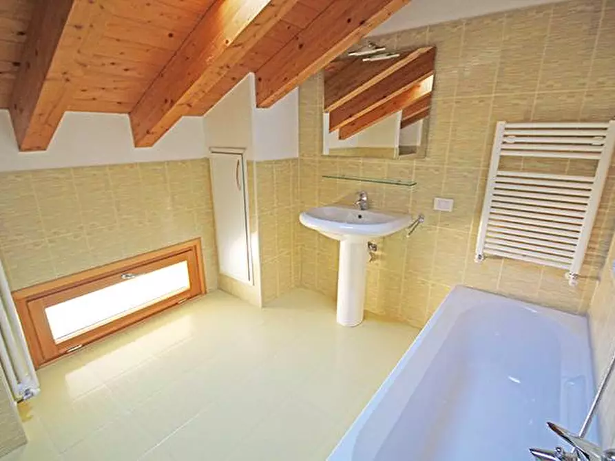 Immagine 12 di Attico in affitto  in via Garibaldi a Bergamo