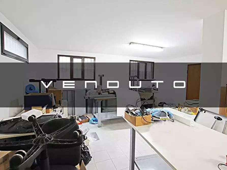 Immagine 1 di Magazzino in vendita  in corso italia 14 a Osio Sotto