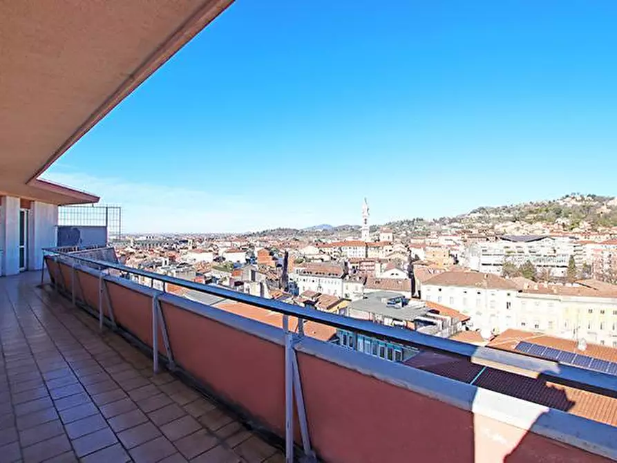 Immagine 9 di Attico in vendita  in via Tiraboschi a Bergamo