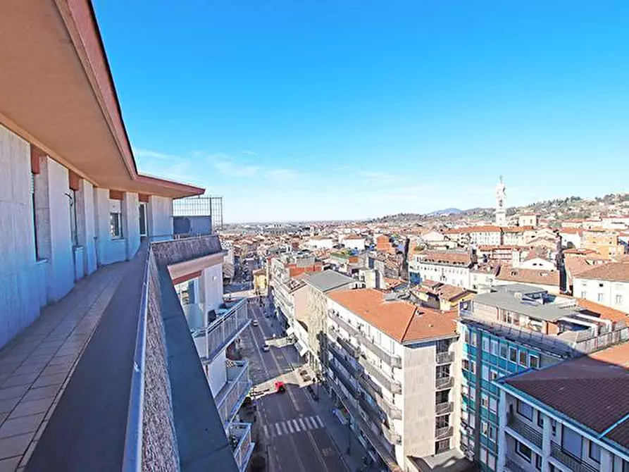 Immagine 11 di Attico in vendita  in via Tiraboschi a Bergamo